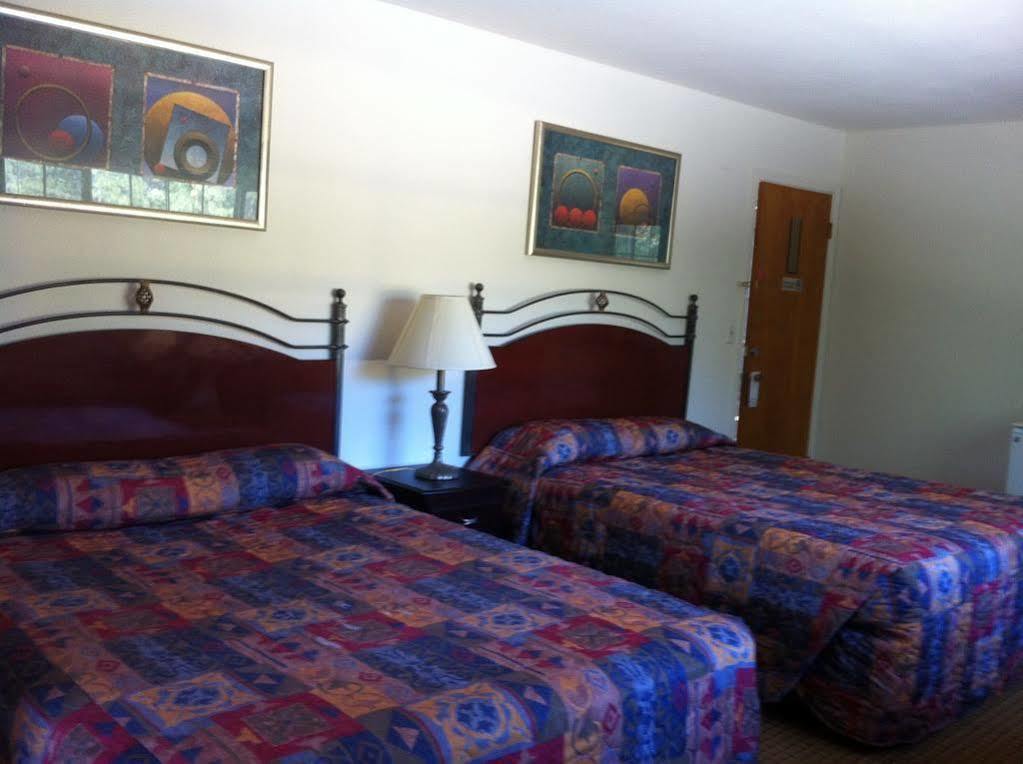 Golden Chain Motel Грасс-Валли Экстерьер фото