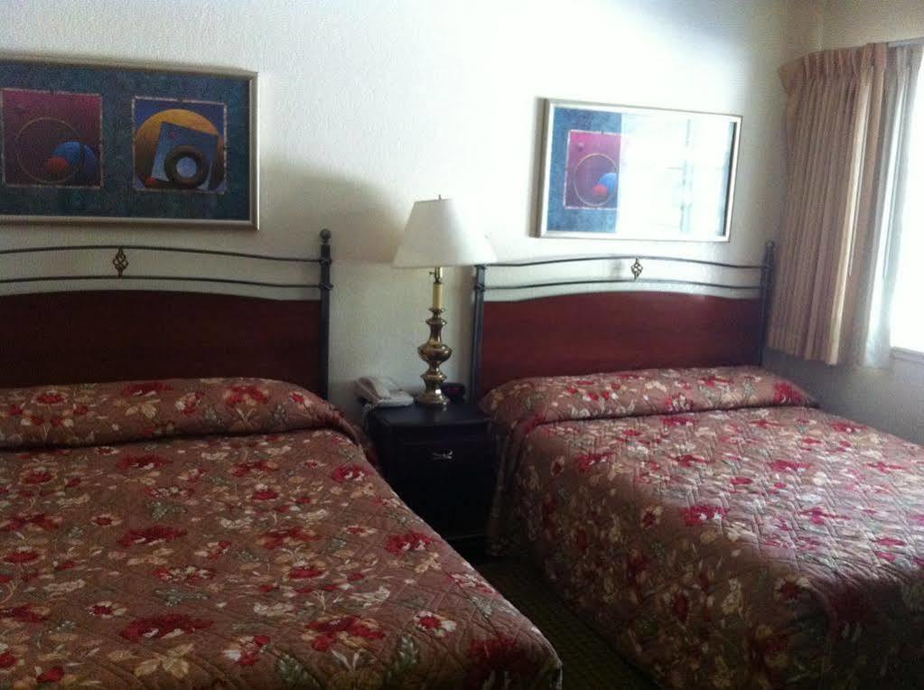 Golden Chain Motel Грасс-Валли Экстерьер фото