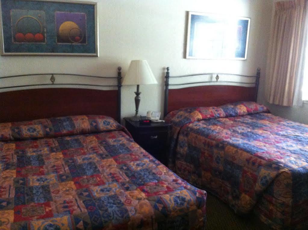 Golden Chain Motel Грасс-Валли Экстерьер фото